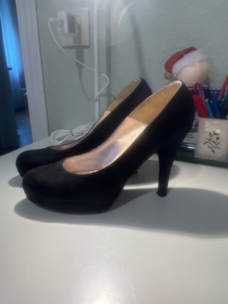 Zapatos de tacón negros punta redonda y plataforma