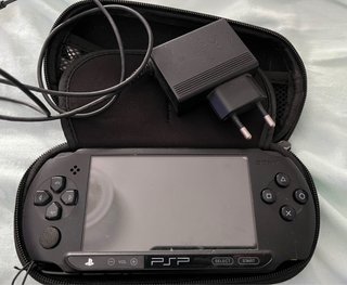 Sony PSP Negra con Cargador y Funda