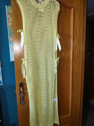 Vestido playero amarillo de punto