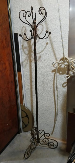 Perchero de Pie Artesanal con cabecero giratorio