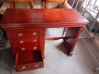 Escritorio Clásico de Madera