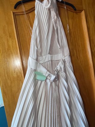 Vestido plisado beige largo