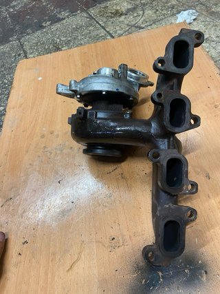 turbocompresor con colector de escape integrado