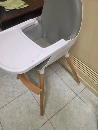 Trona infantil blanca y madera
