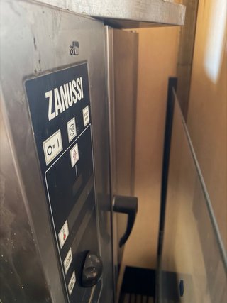 Lavastoviglie industriale Elframo e forno Zanussi
