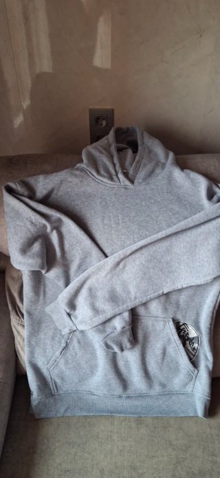 Sudadera con capucha negra