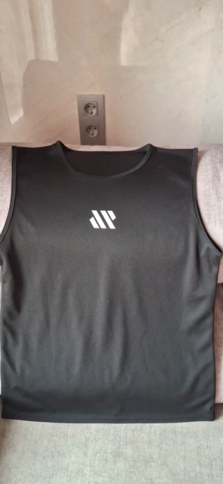 Sudadera con capucha negra