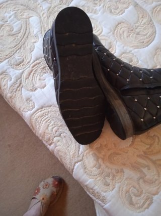 Botines negros de piel con tachuelas