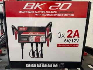Expositor BS Battery con Cargador BK20 3 baterías