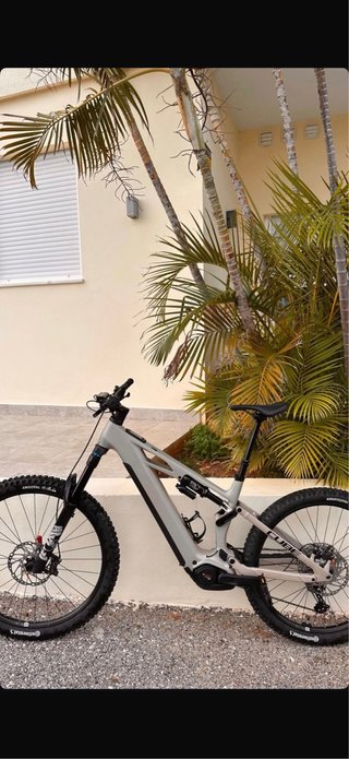 Bicicleta Eléctrica Cube