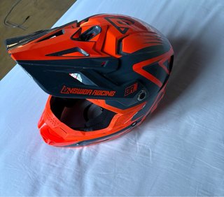 Casco de Motocross Naranja y Negro