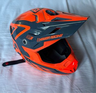 Casco de Motocross Naranja y Negro