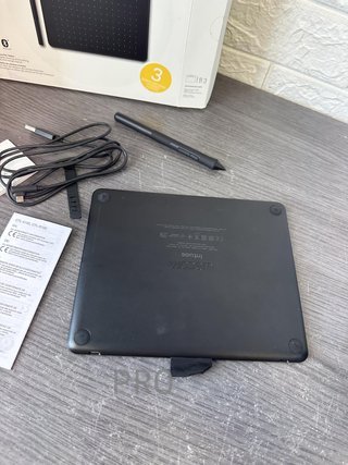Tableta Gráfica Wacom Intuos Small con Lápiz Negro