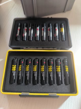 Set 16 Batterie LiFePO4 Soshine 280mAh + case ip68