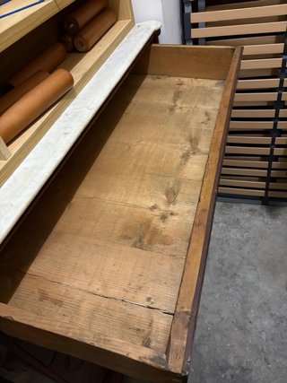 Cómoda Antigua de Madera y sobre de Mármol