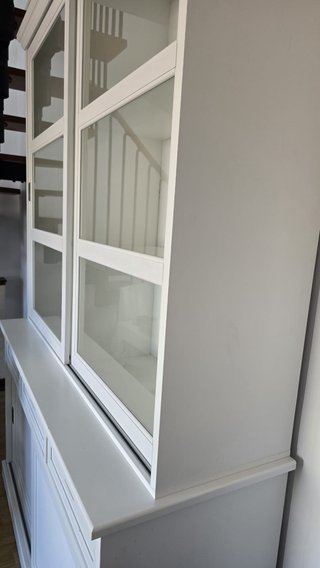 Vitrina aparador blanca grande puertas correderas.