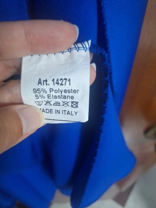 Falda larga azul eléctrico con abertura