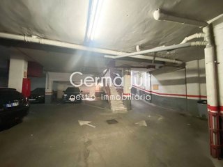 Garaje en venta en Centre en Badalona
