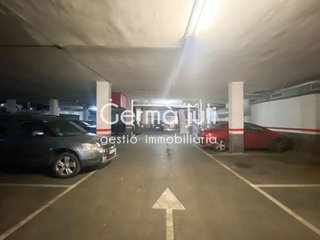 Garaje en venta en Centre en Badalona