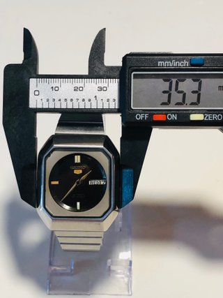 Reloj Seiko 5 TV Screen Negro Automático 1983