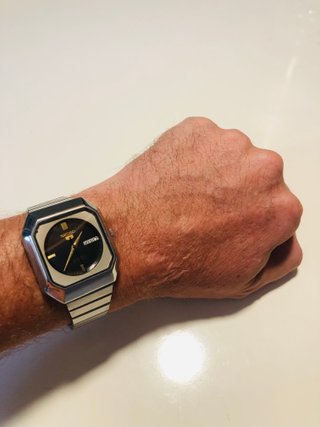 Reloj Seiko 5 TV Screen Negro Automático 1983