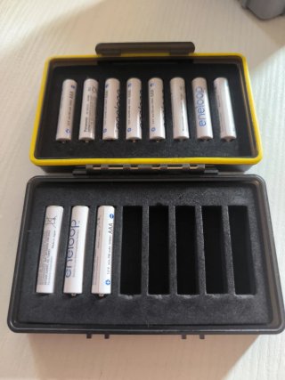 Custodia con 11 Batterie Ricaricabili Eneloop AAA