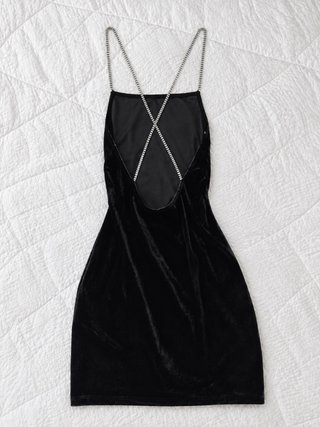 Vestido Negro de Terciopelo con Tirantes Joya