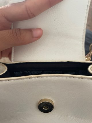 Mini Bolso Blanco de Charol con Cadena Dorada