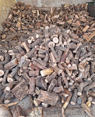 Leña para chimenea o barbacoa
