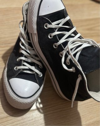 Zapatillas altas Converse con plataforma.