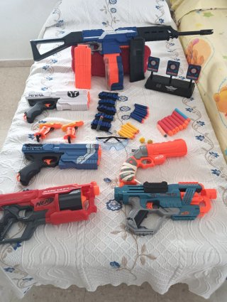 Lote de 6 Pistolas Nerf y Accesorios