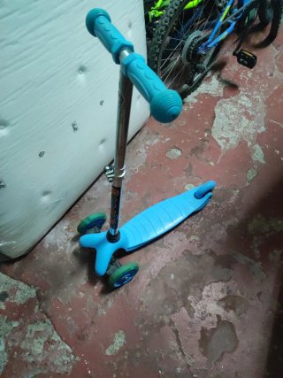 Patinete Infantil de Tres Ruedas