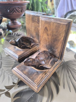 Sujetalibros Madera Tortugas Talladas 15x15cm