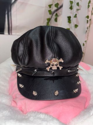 Gorra Estilo Boina Gótica con Pinchos y Calavera
