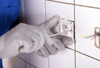 Instalación de enchufes e interruptores