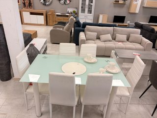 Mesa de cristal con 6 sillas