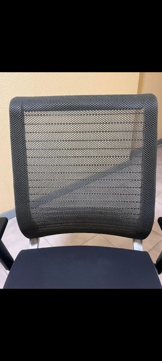 Silla Steelcase Think  Apoyabrazos 3d