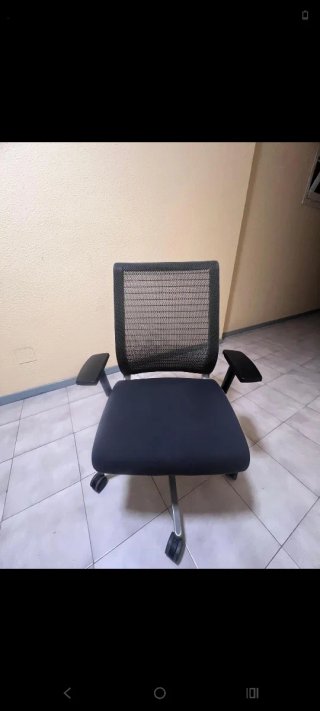 Silla Steelcase Think  Apoyabrazos 3d