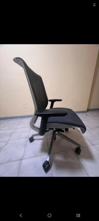 Silla Steelcase Think  Apoyabrazos 3d