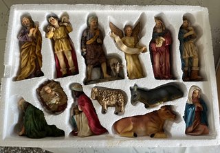 Belén Artesanal de 12 Figuras
