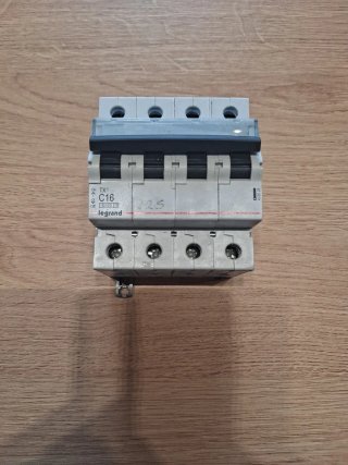 Interruptor Automático Legrand 4 Polos C16