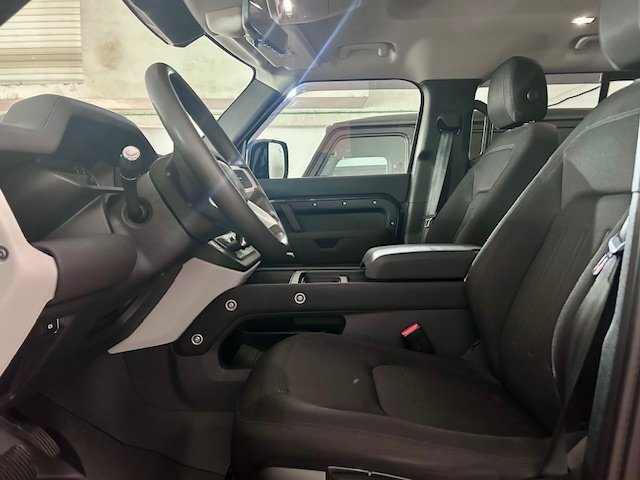 Land Rover Defender 2022