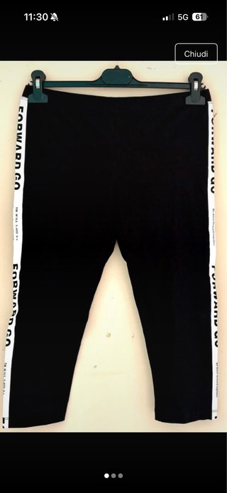 Leggings 3/4 neri con scritta laterale