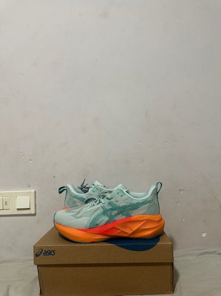 Asics Novablast 5 Naranja/Verde Azulado