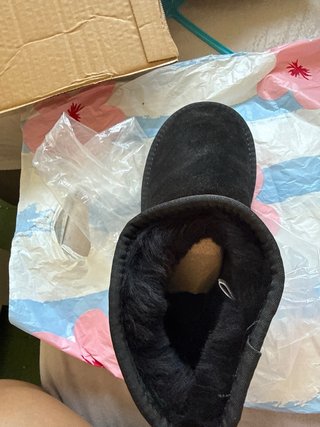 Botines UGG Negros las negras son 37 y las ca 38