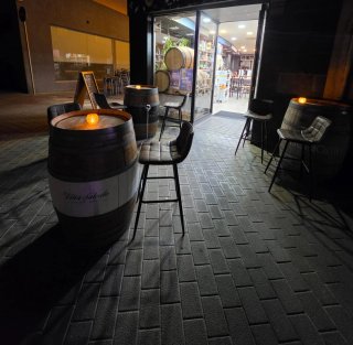 # TRASPÀS WINE BAR TOTALMENT EQUIPAT-SANT CELONI#