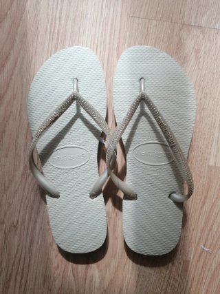 Sandalias Havaianas Doradas y Plateadas
