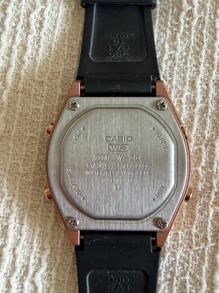 Reloj Casio Digital Negro y Dorado