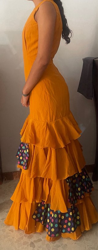 Traje de flamenca naranja con lunares