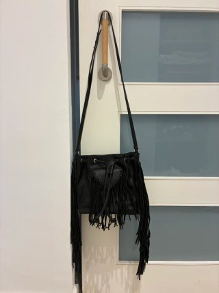 Bolso con flecos Mango negro